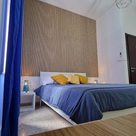 Rooms Hub Portarotese Salerno Exterior foto